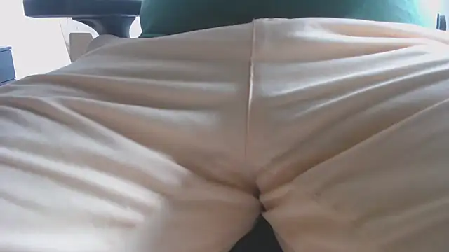 Snapshot of calypsohot chatting on June 28, 2026, 2:23 pm calypsohot online show from June 28, 2026, 2:23 pm