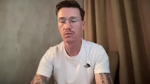 Snapshot of long_1313 chatting on October 19, 2025, 11:02 am long 1313 online show from October 19, 2025, 11:02 am