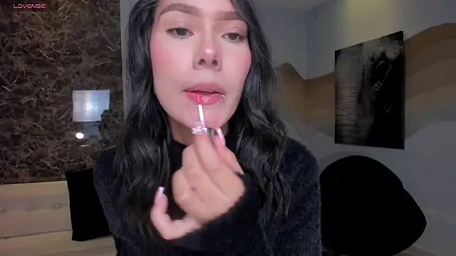 NiaSalvatore online show from February 11, 2026, 5:07 am