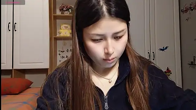 Snapshot of Lucky-xiuxiu chatting on February 19, 2025, 12:14 am Lucky-xiuxiu online show from February 19, 2025, 12:14 am