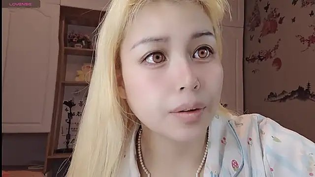 Snapshot of Lucky-xiuxiu chatting on February 25, 2025, 3:42 am Lucky-xiuxiu online show from February 25, 2025, 3:42 am