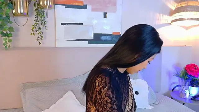 AbieHills online show from November 12, 2025, 11:47 am