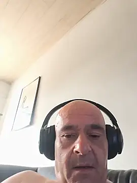 horndude187187 online show from July 13, 2026, 1:54 pm