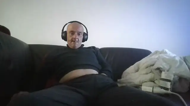 horndude187187 online show from June 12, 2026, 7:06 am