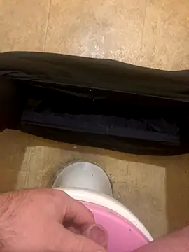 Snapshot of balint35 chatting on November 30, 2025, 8:09 pm balint35 online show from November 30, 2025, 8:09 pm