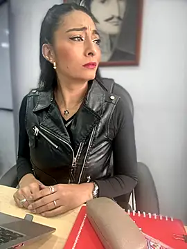 BELLA--26 online show from December 4, 2025, 1:21 pm