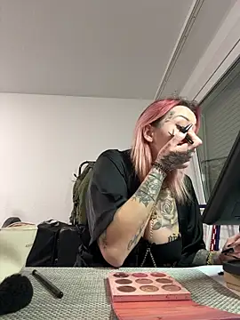 Mia-Fuchs online show from March 5, 2025, 5:40 am