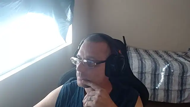 Snapshot of Dubesnackes chatting on November 4, 2025, 8:56 pm Dubesnackes online show from November 4, 2025, 8:56 pm