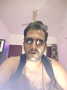 MAGNETICDADDY8 online show from November 3, 2025, 8:12 pm