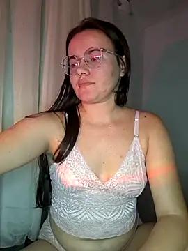 camillebr online show from May 14, 2026, 12:29 am