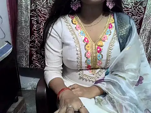 SIYA MAVI online show from June 9, 2026, 2:34 am