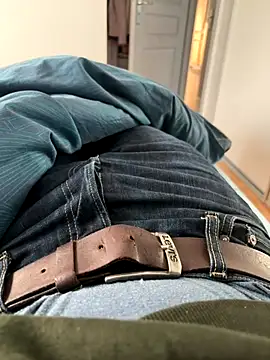 Pierre22000 online show from December 16, 2025, 2:21 pm