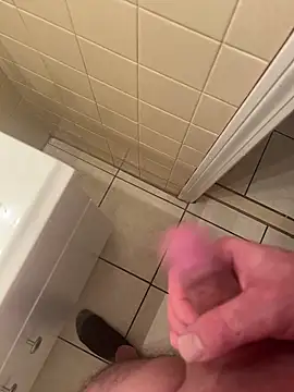 Snapshot of coreyl9718 chatting on February 20, 2025, 6:17 am coreyl9718 online show from February 20, 2025, 6:17 am