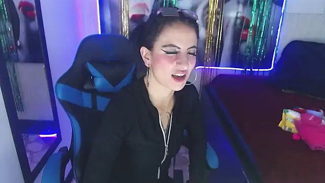 Anniee x online show from March 22, 2025, 11:21 am