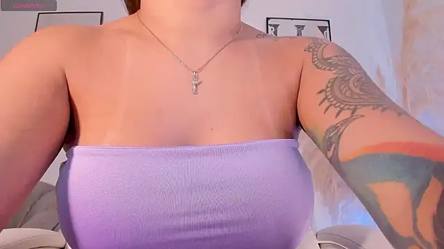 Snapshot of NiiaEvanss chatting on November 15, 2025, 1:04 pm NiiaEvanss online show from November 15, 2025, 1:04 pm