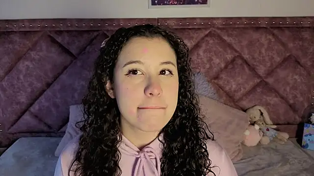 Charlotte  Miller online show from September 10, 2025, 11:42 am