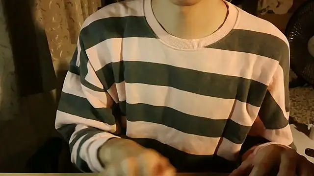 Snapshot of KYU890428 chatting on February 13, 2026, 7:03 pm KYU890428 online show from February 13, 2026, 7:03 pm