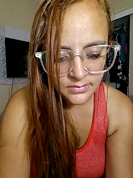 AliceRuivinha2 online show from October 20, 2025, 5:02 pm