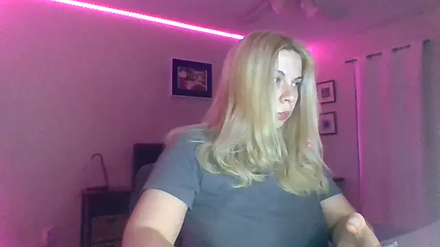 HappyIva online show from December 2, 2025, 5:31 am