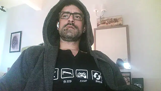 Snapshot of Patrickhound chatting on February 5, 2025, 4:58 pm Patrickhound online show from February 5, 2025, 4:58 pm