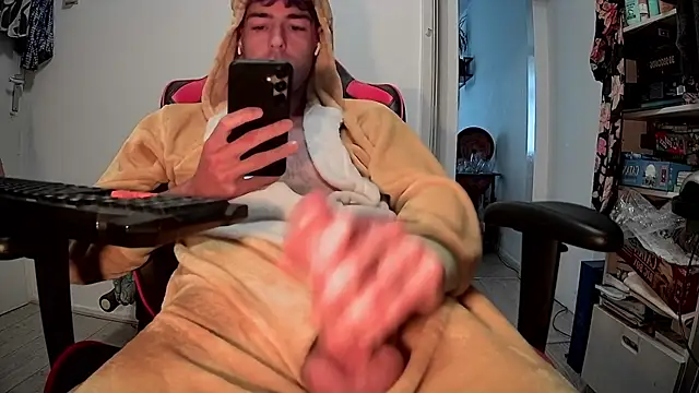 Snapshot of onesieboyx chatting on October 14, 2025, 2:17 pm onesieboyx online show from October 14, 2025, 2:17 pm