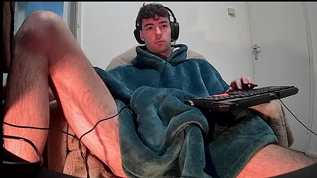 Snapshot of onesieboyx chatting on January 3, 2025, 12:40 pm onesieboyx online show from January 3, 2025, 12:40 pm