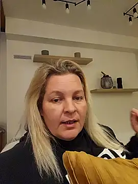 RyleeSherry online show from February 24, 2025, 11:10 am