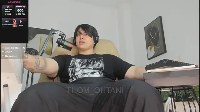Snapshot of Thom_Ohtani chatting on July 2, 2026, 8:15 pm Thom Ohtani online show from July 2, 2026, 8:15 pm