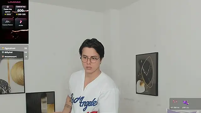 Snapshot of Thom_Ohtani chatting on July 21, 2026, 2:14 am Thom Ohtani online show from July 21, 2026, 2:14 am