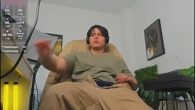 Snapshot of Thom_Ohtani chatting on June 11, 2026, 2:53 am Thom Ohtani online show from June 11, 2026, 2:53 am