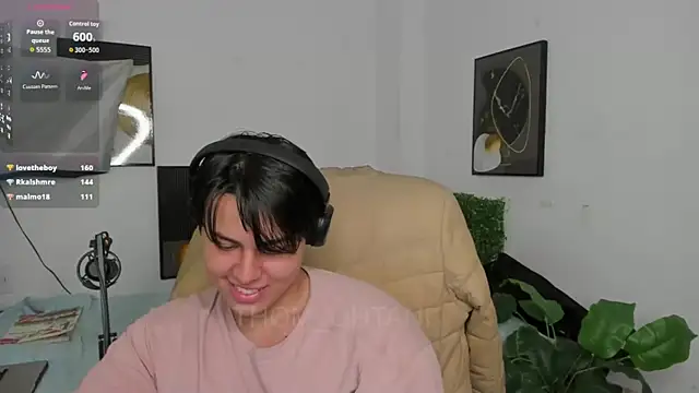 Snapshot of Thom_Ohtani chatting on June 9, 2026, 6:58 am Thom Ohtani online show from June 9, 2026, 6:58 am