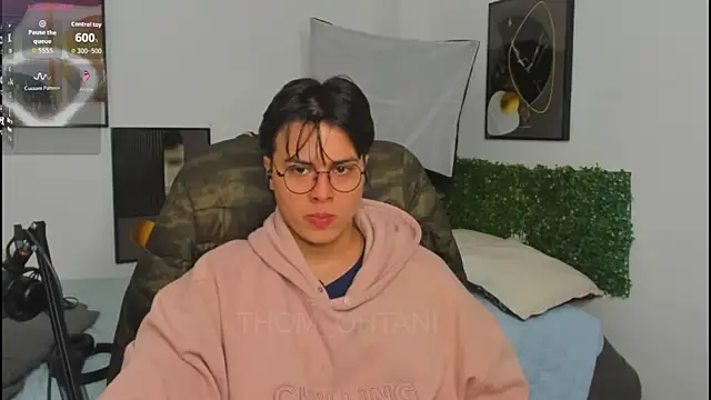 Snapshot of Thom_Ohtani chatting on May 9, 2026, 1:31 am Thom Ohtani online show from May 9, 2026, 1:31 am