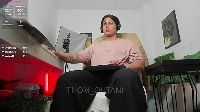 Snapshot of Thom_Ohtani chatting on June 8, 2026, 5:41 am Thom Ohtani online show from June 8, 2026, 5:41 am