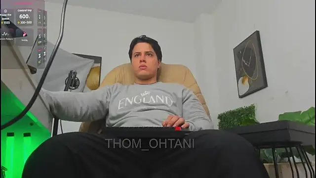 Snapshot of Thom_Ohtani chatting on June 12, 2026, 2:09 am Thom Ohtani online show from June 12, 2026, 2:09 am