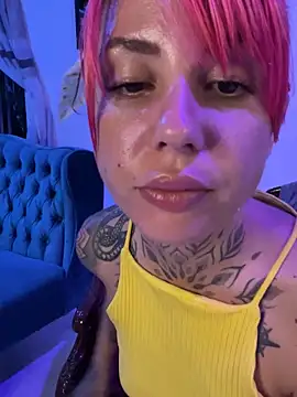 Izy cute  online show from April 30, 2026, 1:45 am