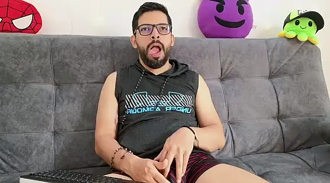 Snapshot of ErickBrant chatting on March 11, 2025, 2:51 pm ErickBrant online show from March 11, 2025, 2:51 pm