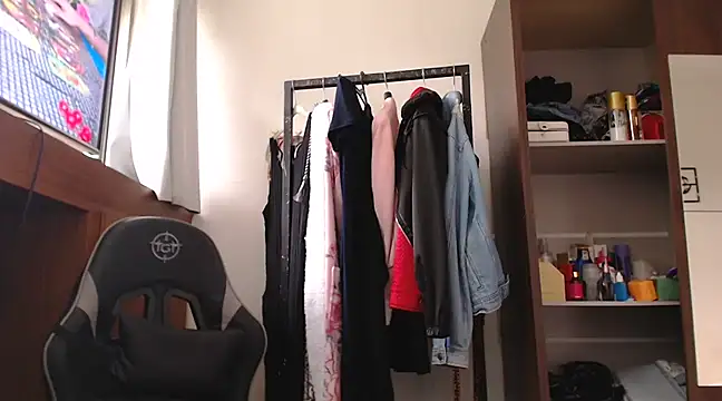 loirascorpio online show from February 18, 2025, 4:03 pm