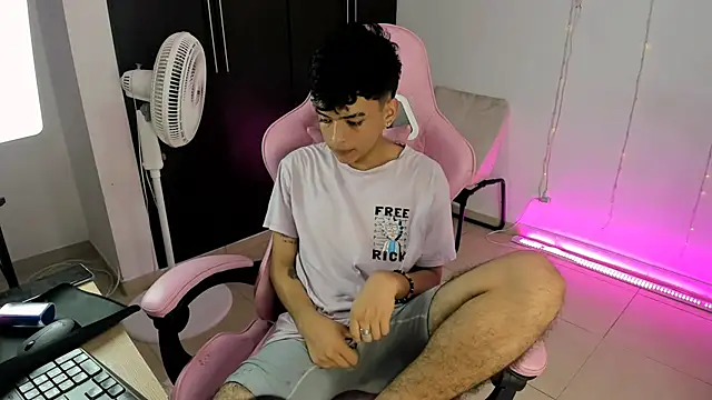 angelyoung18 online show from February 1, 2025, 12:18 am