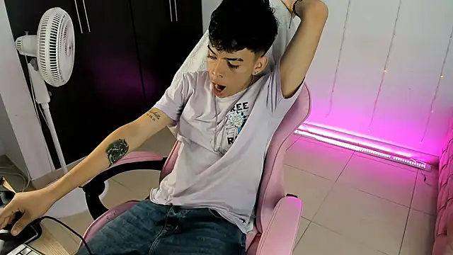 angelyoung18 online show from January 31, 2025, 6:14 pm