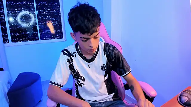 angelyoung18 online show from February 21, 2025, 7:32 pm