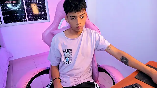 angelyoung18 online show from February 5, 2025, 7:42 pm