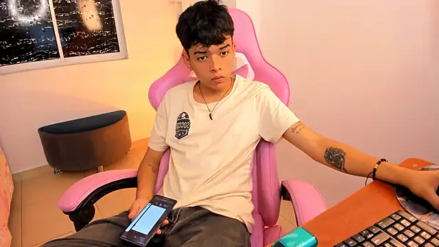 angelyoung18 online show from February 13, 2025, 7:42 pm