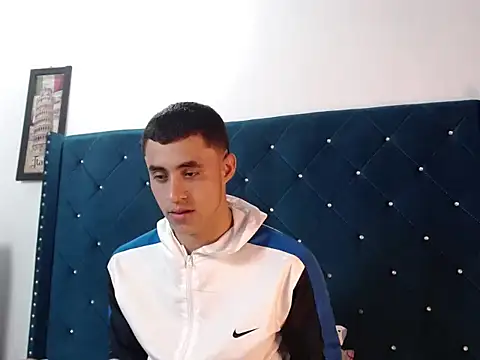 Cris steban1 online show from February 11, 2026, 10:09 pm