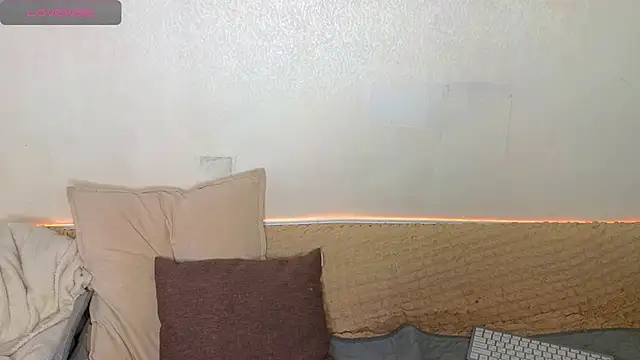 Snapshot of emilytrays chatting on February 3, 2026, 1:49 am emilytrays online show from February 3, 2026, 1:49 am