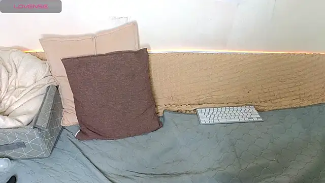 Snapshot of emilytrays chatting on February 3, 2026, 2:53 am emilytrays online show from February 3, 2026, 2:53 am