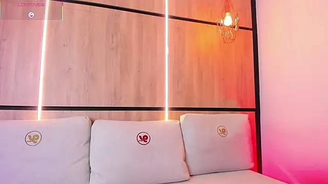 ashlyn parker online show from September 29, 2025, 8:25 pm