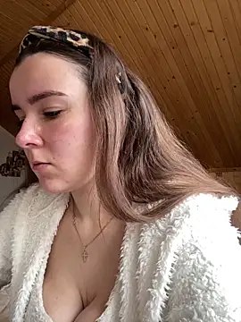 mewKate online show from April 8, 2026, 3:57 pm