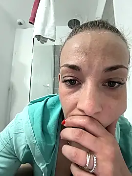 thefrenchkiss25 online show from March 11, 2026, 5:40 pm