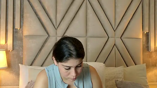 MilaRux online show from April 25, 2026, 2:47 pm