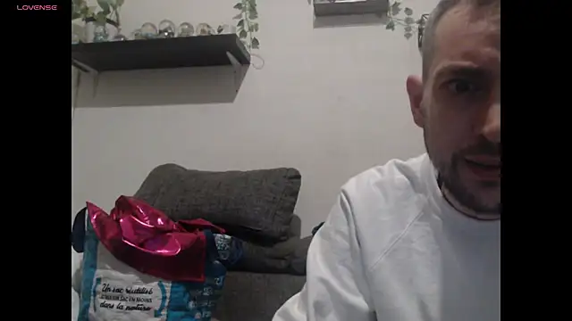 wawarruis online show from March 7, 2025, 10:43 pm